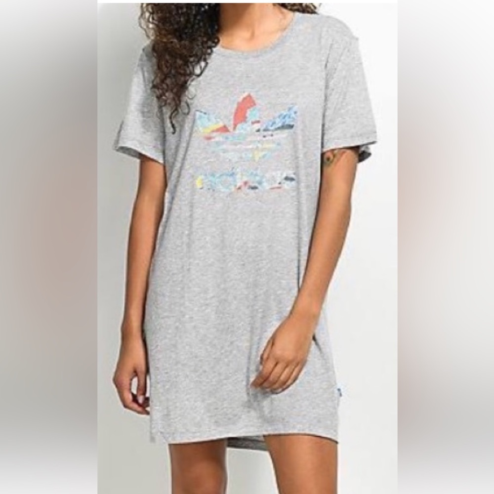 Adidas Originals Trefoil T-shirt dress heather grey w/ a multicolored logo